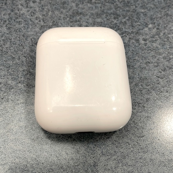 ⭐️⭐️ Apple AirPods ⭐️⭐️ - Picture 1 of 4
